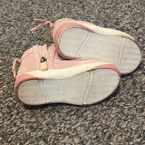 Like new Ugg boots - Picture 3 of 8